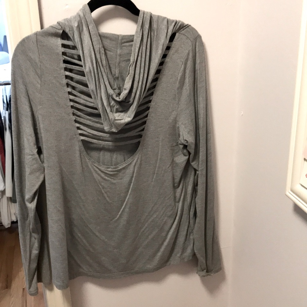 Strappy back athletic top!!